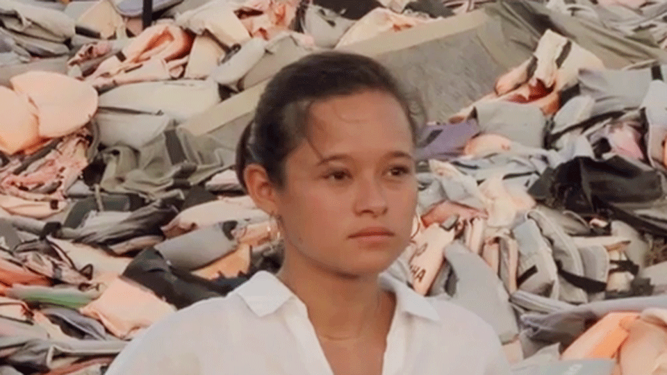 image de Bigger Than Us EXTRAIT VO "Le Cimetière des gilets de sauvetage"