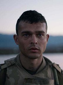 Affiche de The Yellow Birds, film à voir en streaming sur Pygargue