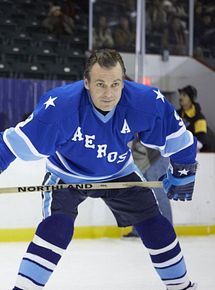 Affiche de Mr. Hockey: The Gordie Howe Story, film à voir en streaming sur Pygargue