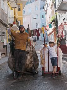 Affiche de Des vies froissées, film à voir en streaming sur Pygargue