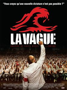image de "Le pouvoir de la communauté" - Rainer Wenger (Jürgen Vogel) soumet ses élèves à un exercice physique...