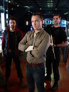 poster de la série Primeval : Les Portes du temps / Nick Cutter et les portes du temps Saison 4