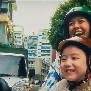 Photo Left-Handed Girl