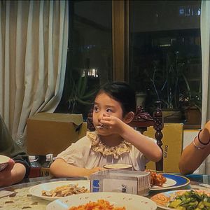 Photo Left-Handed Girl