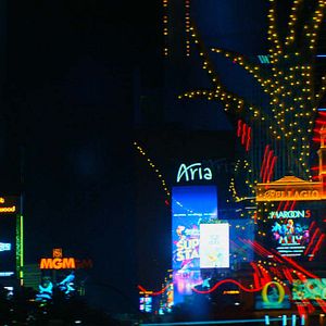 Photo The Neon People