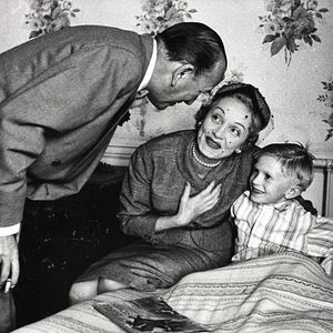 Photo Mad About the Boy - The Noel Coward Story
