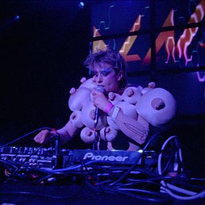 Photo Peaches Goes Bananas