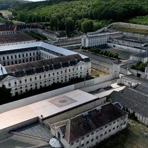 Photo À l'ombre de l'abbaye de Clairvaux