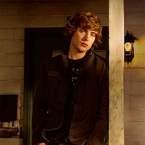 Photo Dustin Milligan