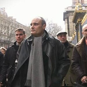 Photo C'est dur d'être aimé par des cons