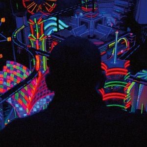 洋画・外国映画 ENTER the VOID Enter the Void - Film 2009 - AlloCiné