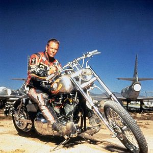 Photo Harley Davidson et l'homme aux santiags