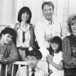 Photo The People Next Door