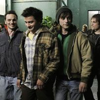 Photo Quatre garçons dans la nuit