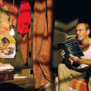 Photo Light in Darkness – The Return of Red Light Bandi