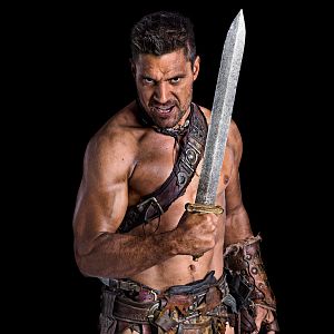 Photo Manu Bennett
