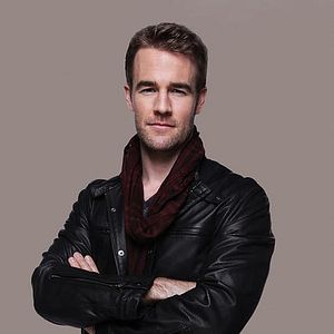 Photo Don't Trust The B---- in Apartment 23