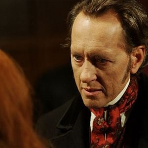 Photo The Crimson Petal and The White