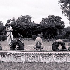 Photo Asana Travelogue