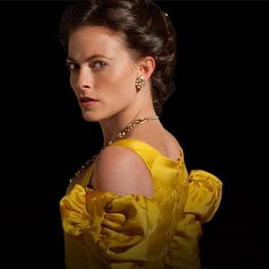 Photo Lara Pulver