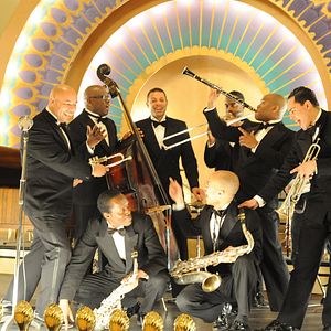 Photo Dancing on the Edge