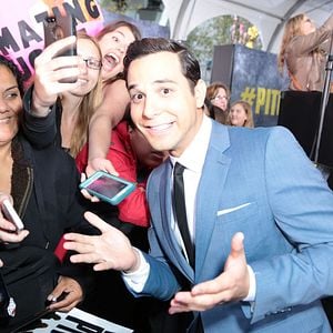 Photo Skylar Astin