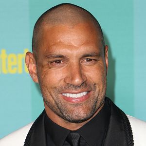 Photo Manu Bennett