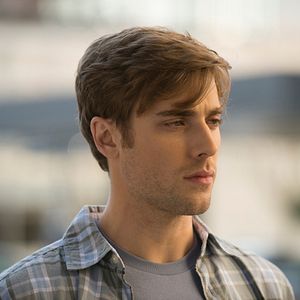 Photo Dustin Milligan