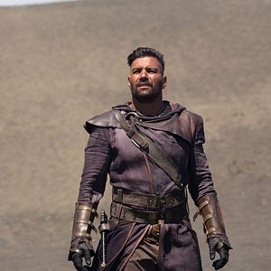 Photo Manu Bennett