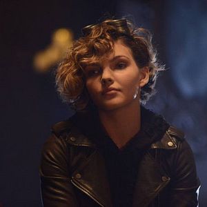 Photo Camren Bicondova
