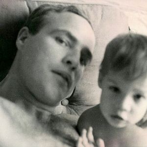 Photo Listen to Me Marlon