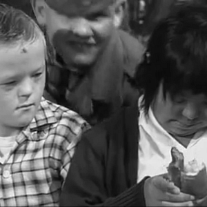 Photo Un Enfant attend