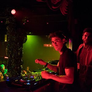 Photo We Are Your Friends
