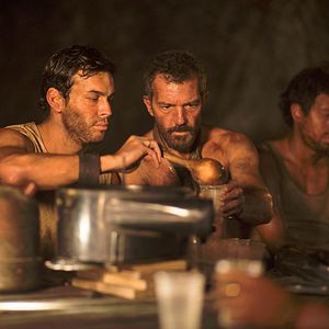Photo The 33