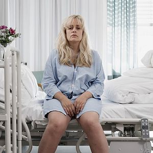 Photo Kvinner i for store herreskjorter