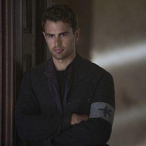 Photo Theo James