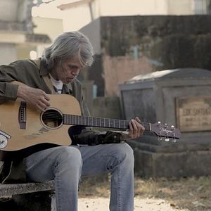 Photo Singing in Graveyards
