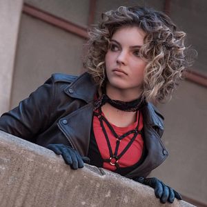 Photo Camren Bicondova