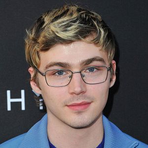 Photo Miles Heizer