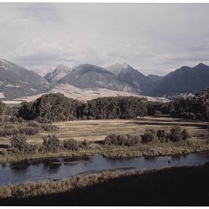 Photo Et au milieu coule une rivière
