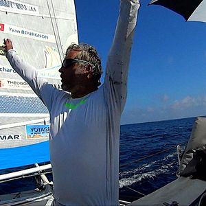 Photo En équilibre sur l'océan