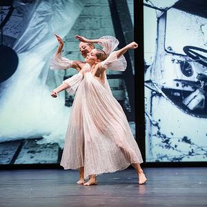 Photo Dans les pas de Trisha Brown - Glacial Decoy à l'Opéra