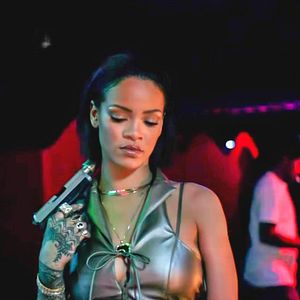 Photo Rihanna – Needed Me
