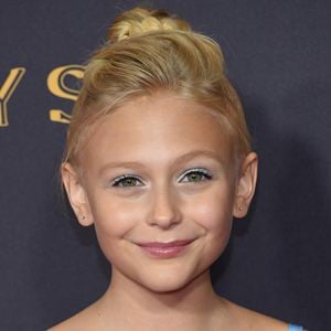 Alyvia Alyn Lind zimbio