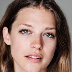 Emma Louise Saunders - AlloCiné