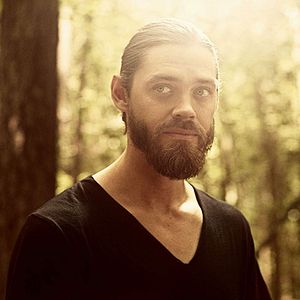Photo Tom Payne (II)
