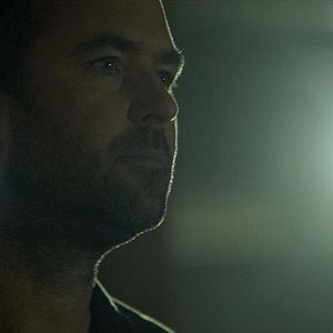 Photo Sullivan Stapleton
