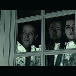 Photo Kiernan Shipka