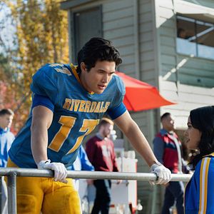 Photo Charles Melton