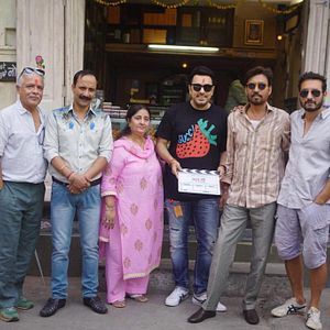 Photo Angrezi Medium